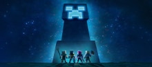 Vier Minecraft Dungeons-Spielerfiguren stehen unter einem Sternenhimmel vor einem riesigen, hoch aufragenden Creeper.