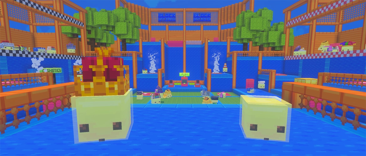 Two sulfur cubes, one of which is wearing a crown, inside an arena with an obstacle course.