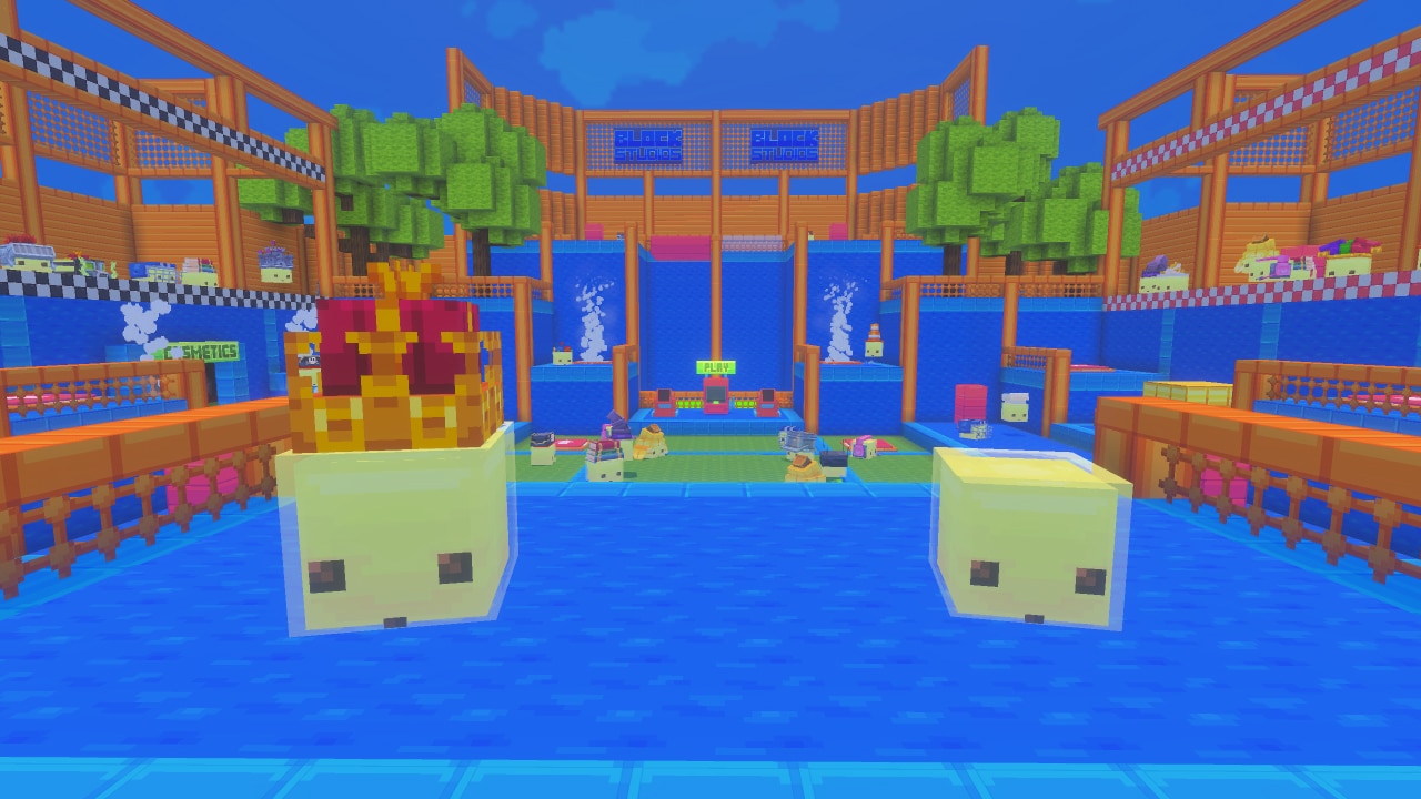 Two sulfur cubes, one of which is wearing a crown, inside an arena with an obstacle course.